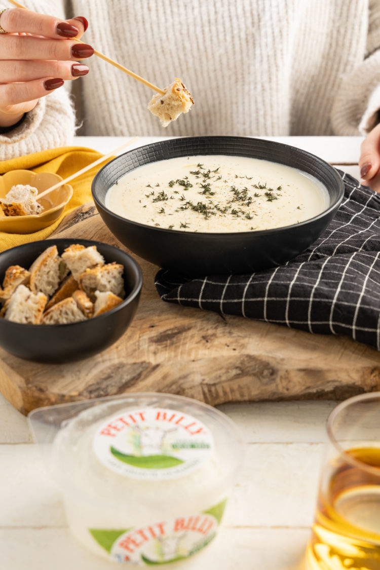 Fondue au chèvre, au miel et au thym